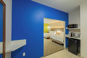 Holiday Inn Express & Suites Lindale by IHG