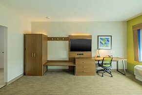 Holiday Inn Express & Suites Lindale – Tyler by IHG