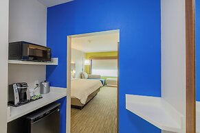 Holiday Inn Express & Suites Lindale by IHG