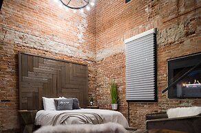 48 King West Boutique Hotel