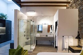 48 King West Boutique Hotel