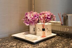 Classy 1 Bedroom Pool & Gym near Downtown