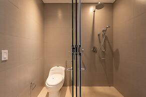 Classy 1 Bedroom Pool & Gym near Downtown