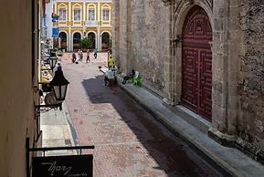 Elegant 1 Bedroom Near San Pedro Church