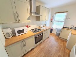 2-bed Flat With Superfast Wi-fi DW Lettings 29br