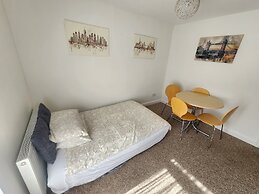 2-bed Flat With Superfast Wi-fi DW Lettings 29br