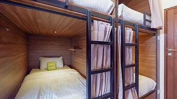 Fello Bnb Hostel Kuta - Adults Only