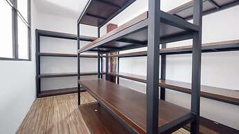 Fello Bnb Hostel Kuta - Adults Only