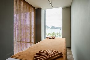 Muong Thanh Grand Bai Chay Hotel