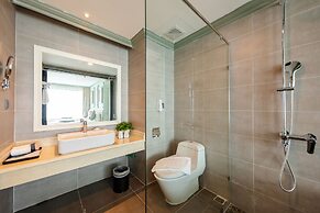 Muong Thanh Grand Bai Chay Hotel