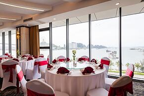 Muong Thanh Grand Bai Chay Hotel