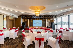 Muong Thanh Grand Bai Chay Hotel