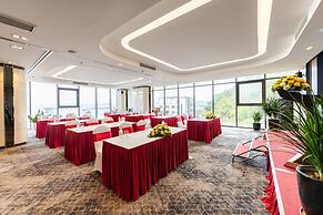 Muong Thanh Grand Bai Chay Hotel