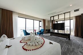 Muong Thanh Grand Bai Chay Hotel