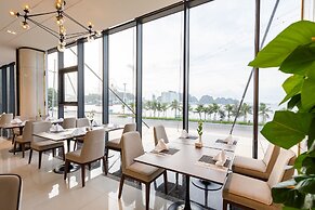 Muong Thanh Grand Bai Chay Hotel