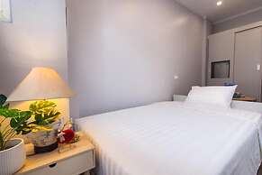 The Art - Hung Viet near Truc Bach lake