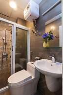 The Art - Hung Viet near Truc Bach lake