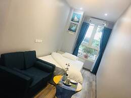 The Art - Hung Viet near Truc Bach lake