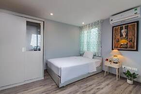 The Art - Hung Viet near Truc Bach lake