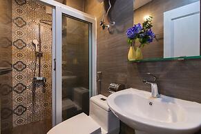 The Art - Hung Viet near Truc Bach lake