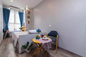 The Art - Hung Viet near Truc Bach lake