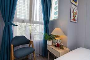 The Art - Hung Viet near Truc Bach lake