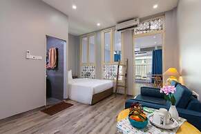 The Art - Hung Viet near Truc Bach lake