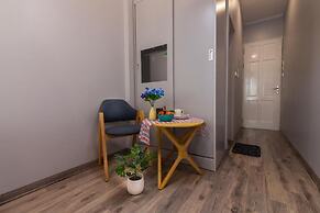 The Art - Hung Viet near Truc Bach lake