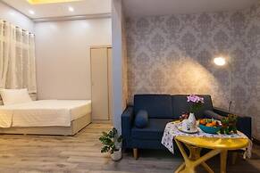 The Art - Hung Viet near Truc Bach lake