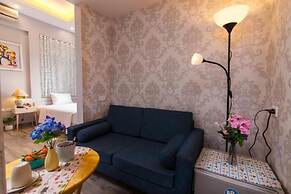 The Art - Hung Viet near Truc Bach lake