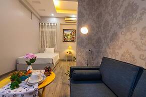 The Art - Hung Viet near Truc Bach lake