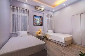 The Art - Hung Viet near Truc Bach lake