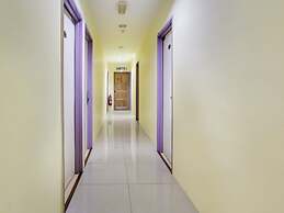 OYO 89583 Grove Hotel