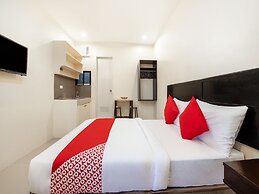 OYO 490 V-cat Apartelle