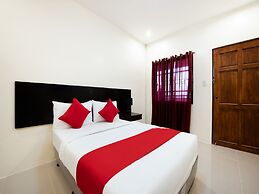 OYO 490 V-cat Apartelle