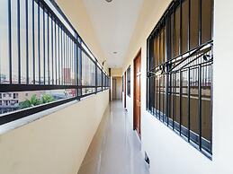 OYO 490 V-cat Apartelle