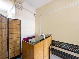 OYO 490 V-cat Apartelle