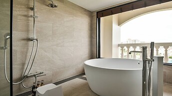 Lequ Okinawa Chatan Spa & Resort