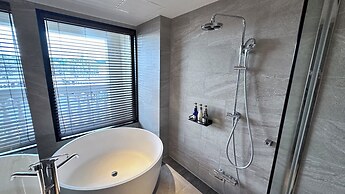 Lequ Okinawa Chatan Spa & Resort