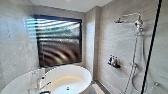 Lequ Okinawa Chatan Spa & Resort