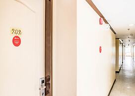 RedDoorz Plus near Rizal Junction