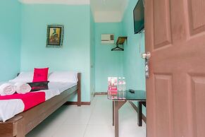 RedDoorz @ Dinagpan Street Coron