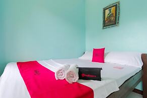 RedDoorz @ Dinagpan Street Coron