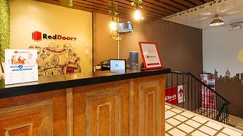 RedDoorz near Fishermall Quezon City