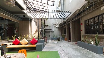 RedDoorz Plus @ Taft North Mandurriao