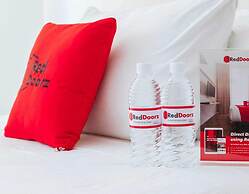 RedDoorz Plus @ Taft North Mandurriao