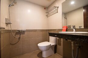 RedDoorz near Giap Bat