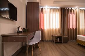 RedDoorz near Giap Bat