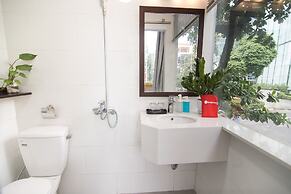 RedDoorz near Truc Bach Lake