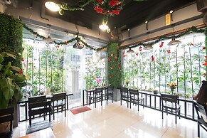 RedDoorz near Truc Bach Lake